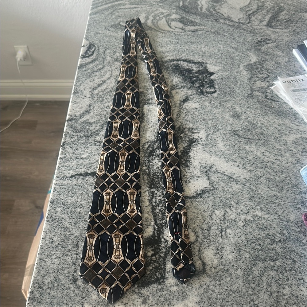 Elegant Black and Gold Tie